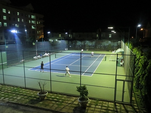 Đèn sân tennis